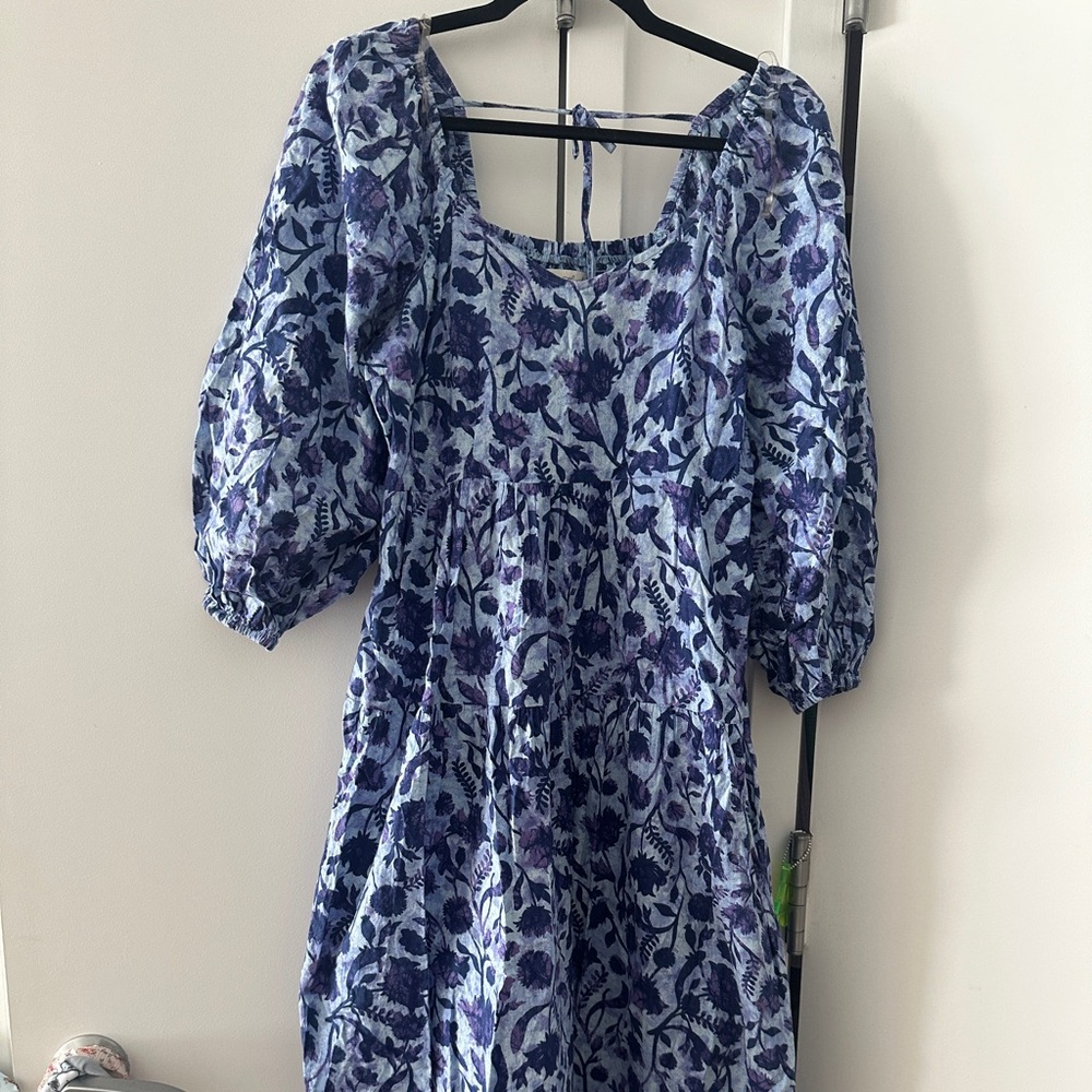Universal Thread Blue Floral Maxi Dress with pockets, size small.